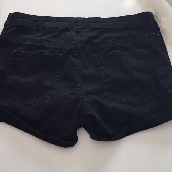 Black denim H&M shorts - Picture 2 of 3